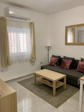 Bat Yam 5 min to the beach 2 rooms flat equipped